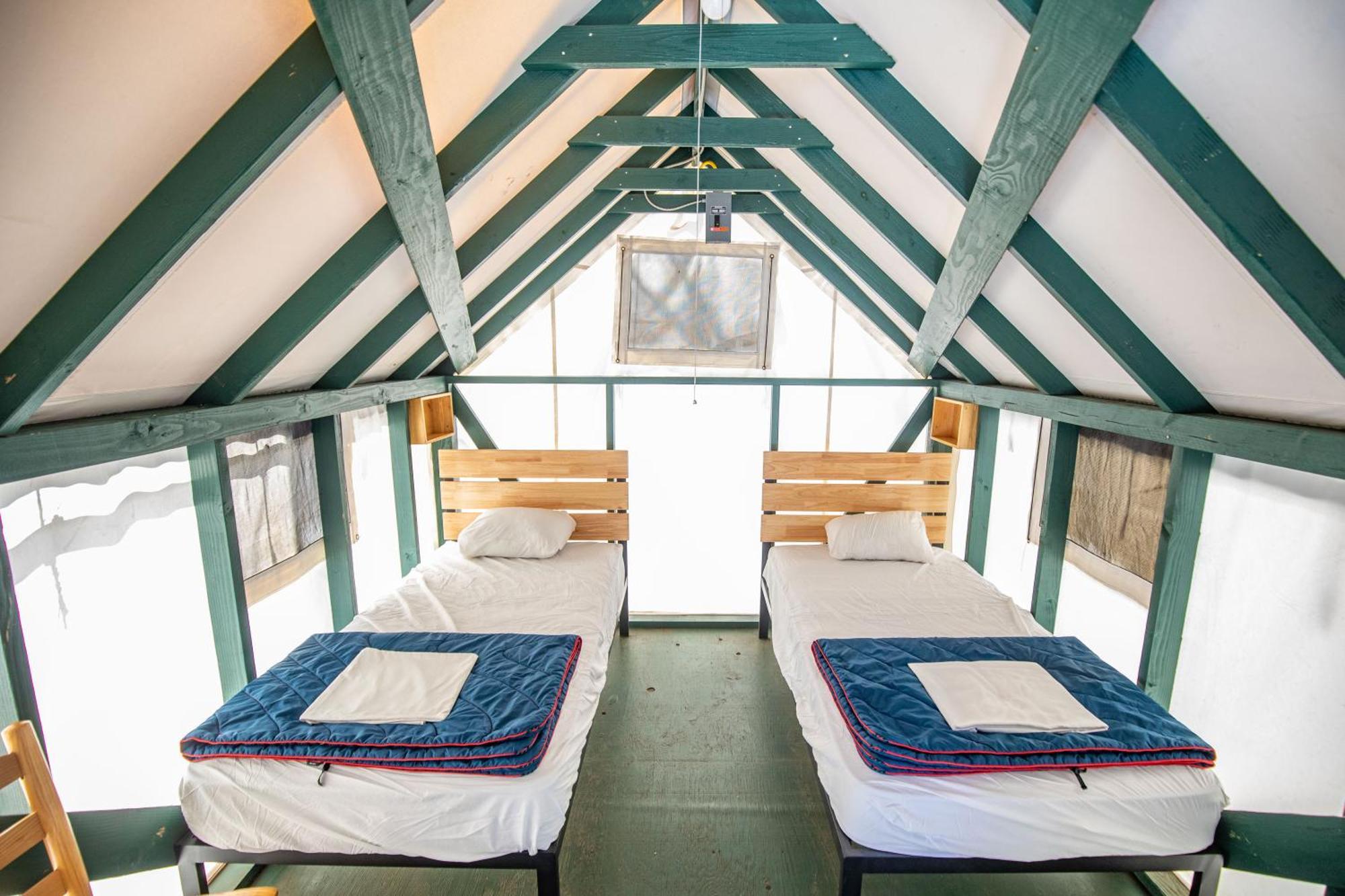 Unheated Tent 2T