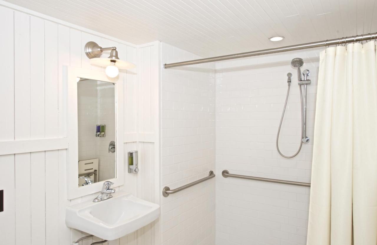 Cabin w/Bath 1D + 1S